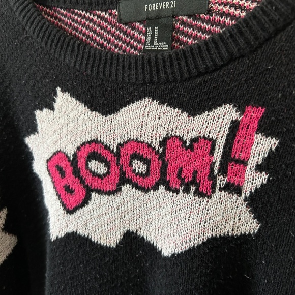 Crop sweater with comic BOOM! Pattern - Picture 2 of 5
